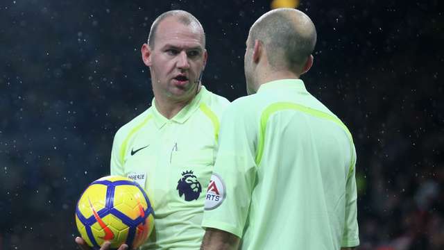 Wasit keempat di sepakbola